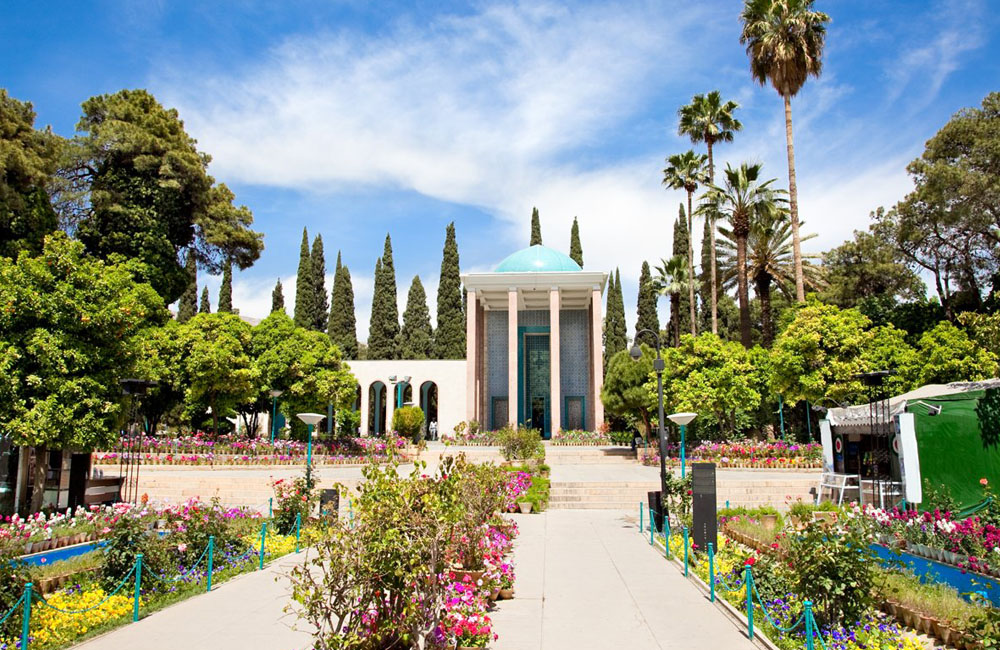 visiting-the-tomb-of-the-great-persian-poet-saadi-saadieh-in-shiraz