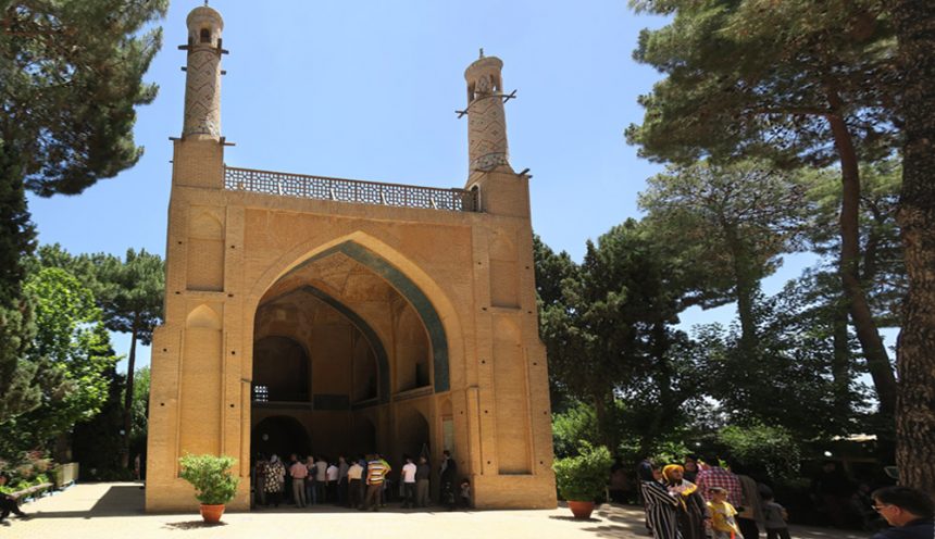 Isfahan Menar Jonban, and the Mysterious Shaking Minarets