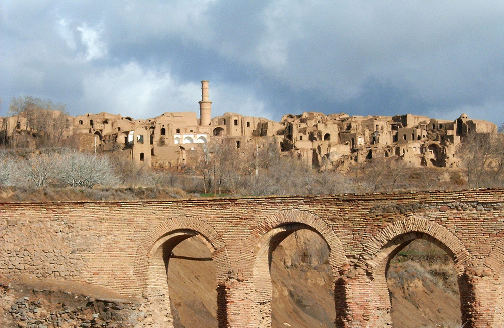 Monar Jonban Kharanegh (Shaking Minarets or Menar-e Jonban)