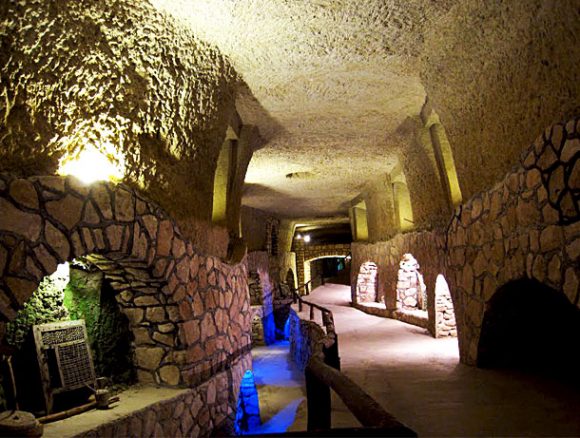 Ancient Underground City of Kariz on Kish Island, Iran - goingIRAN